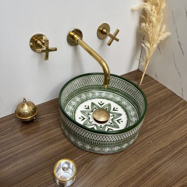 Elégante vasque vert marocaine traditionnelle pour une salle de bain