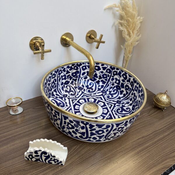 Elégante vasque blue marocaine traditionnelle pour une salle de bain